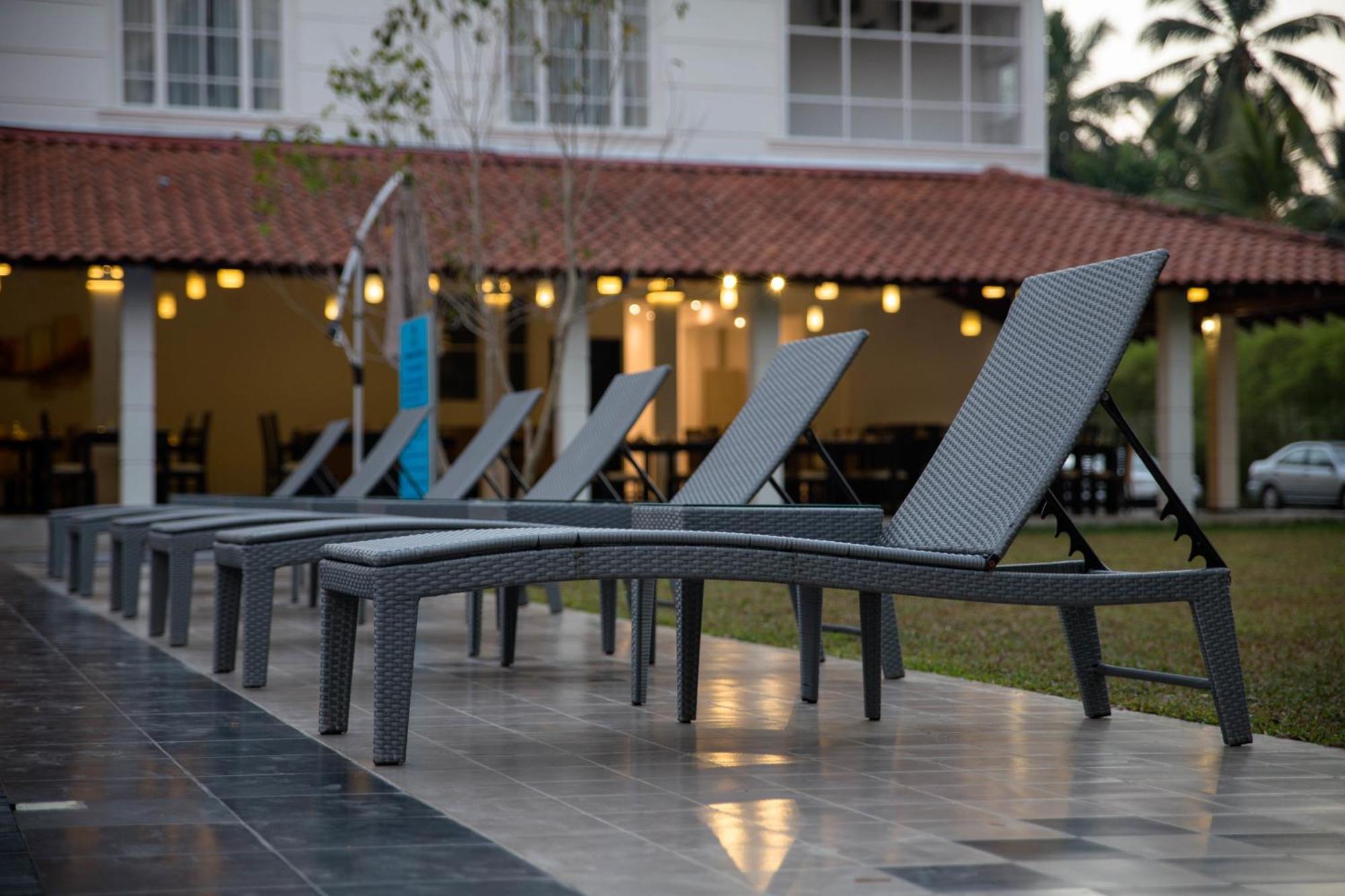The Covanro Airport Hotel - Katunayake Gampaha Exterior foto