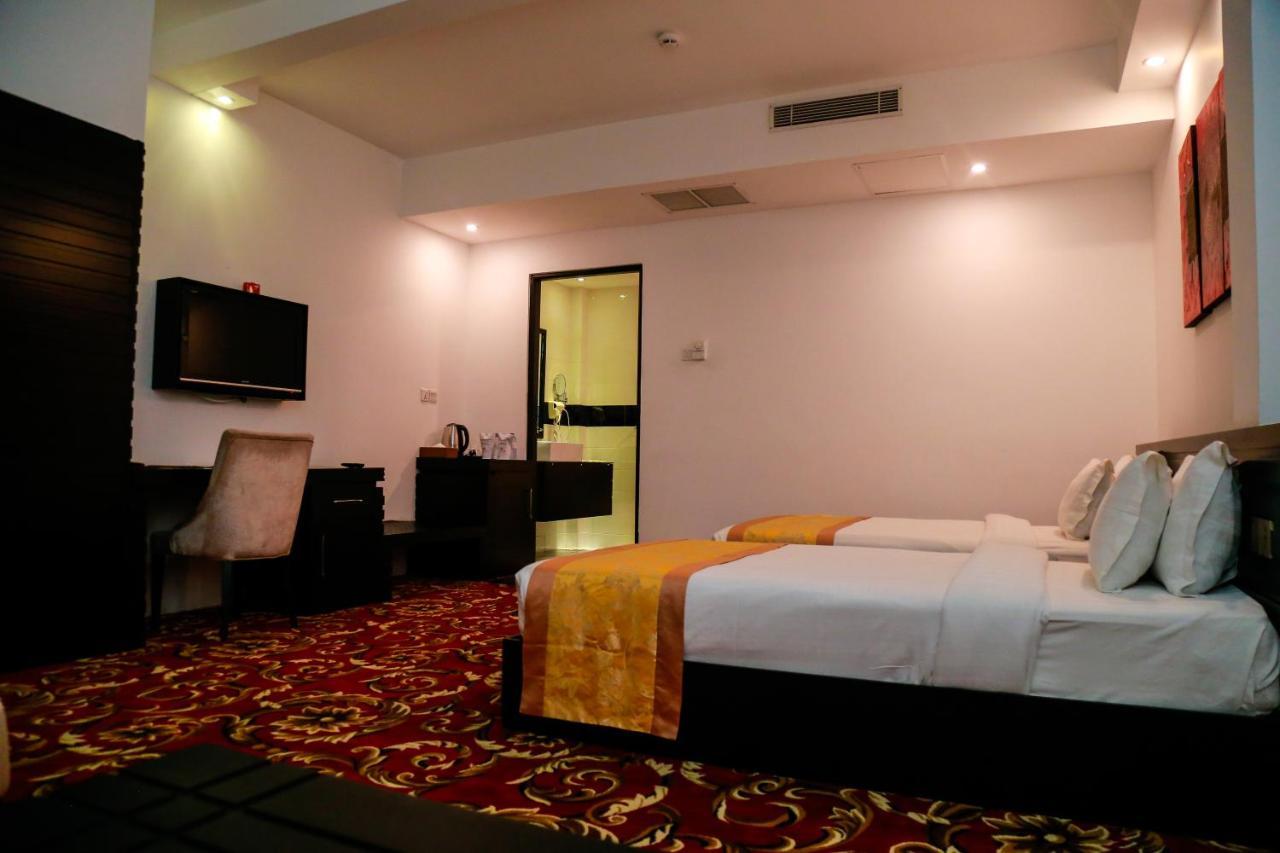 The Covanro Airport Hotel - Katunayake Gampaha Exterior foto